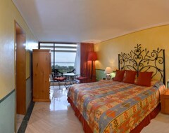 Hotel Oasis Beach (Cancun, Mexico)