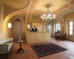 Khách sạn Antico Borgo (Monchiero, Ý)