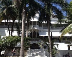 Khách sạn Hotel Oloffson (Port au Prince, Haiti)