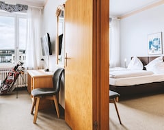 Four-bed Room Loum - Hotel Louis Müller (Bitburg, Njemačka)