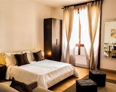 Hotel Capital Suites (Milan, Italy)
