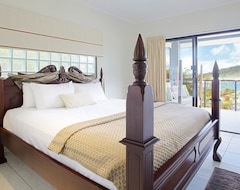 Hotelli At Waterfront Whitsunday Retreat - Adults Only (Airlie Beach, Australia)