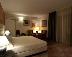 Khách sạn Queen Hotel (San Giovanni Teatino, Ý)