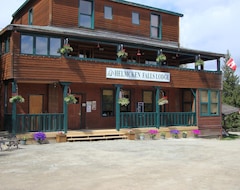 Khách sạn Helmcken Falls Lodge (Clearwater, Canada)