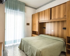 Hotel Cinzia (Pinarella Di Cervia, Italy)