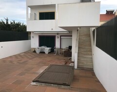 Koko talo/asunto T2 With Pool In Front Of The Beach (Castro Marim, Portugali)