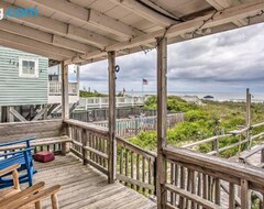 Entire House / Apartment Rustic Beachfront Cottage With Deck And Boardwalk (Holden Beach, USA)