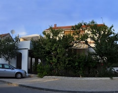 Otel Cala Apartments (Biograd na Moru, Hırvatistan)