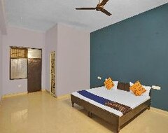 Otel Spot On 82185 Noida House (Noida, Hindistan)