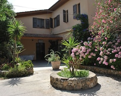Otel La Pineta (Arborea, İtalya)