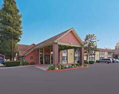Hotel Best Western Plus Town & Country Lodge (Tulare, Sjedinjene Američke Države)