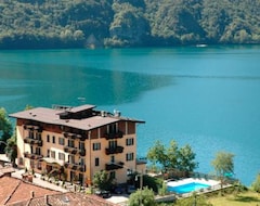 Hotelli Hotel Mezzolago (Ledro, Italia)