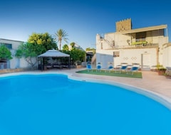 Hotelli Baglio Sciacca, With Private Swimming Pool 2.5km From The Sea. Large Groups (Mazara del Vallo, Italia)