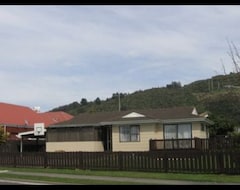 Entire House / Apartment Arent - 6 Chapman Place - 3 Bedroom House (Rotorua, New Zealand)