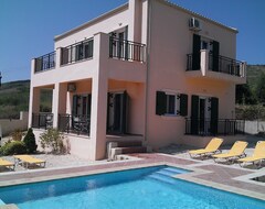 Toàn bộ căn nhà/căn hộ Large Two Storey Villa, Fabulous Sea Views Private Pool With Jacuzzi Seat, Wfi (Lixouri, Hy Lạp)