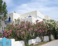 Otel Alexandros Apartments (Livadia - Paros, Yunanistan)