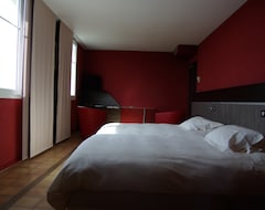 Hotel Le Sénéchal (Sauveterre-de-Rouergue, France)