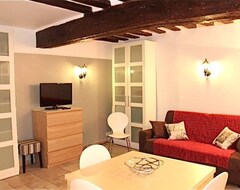 Toàn bộ căn nhà/căn hộ Charming, Cosy, Quiet Apartment With Wifi Close To Louvre Rue Saint Honore With One Bedroom (Paris, Pháp)