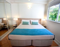 Khách sạn Seascape Holidays - Coral Apartments (Port Douglas, Úc)