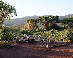 Khách sạn Crater Forest Tented Camp (Monduli, Tanzania)
