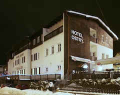 Khách sạn Hotel Ostrý (Zelezná Ruda, Cộng hòa Séc)