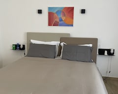 Khách sạn Zeta Rooms (Caserta, Ý)
