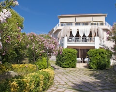 Otel I Tre Leoni (Civitavecchia, İtalya)