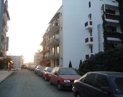 Khách sạn Cherno more (Primorsko, Bun-ga-ri)