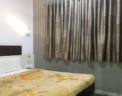 Hotel Decent (Surat, India)