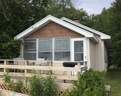 Entire House / Apartment Cozy cottage on Grand Lake! (Presque Isle, USA)