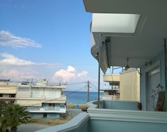 Koko talo/asunto Sea and Sky Apartment (Nea Peramos, Kreikka)