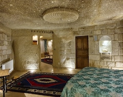 Kaya Konak Cave Hotel (Göreme, Turkey)