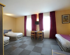 Hotel Comfort Saintes (Saintes, France)