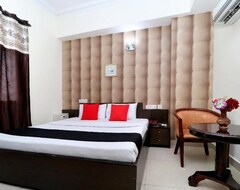 Khách sạn Capital O 36685 Hotel Taksonz (Ludhiana, Ấn Độ)
