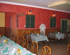 Khách sạn Sziget (Tatabánya, Hungary)