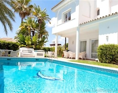 Beautiful Family Villa With Pool Next To The Sea, Opposite Nikki Beach Near Don Carlos Hotel (Marbella, İspanya)