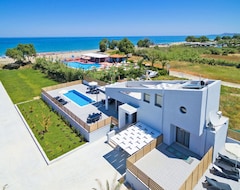 Tüm Ev/Apart Daire New Beachfront Villa In Crete Next To Amenities, No Car Needed Blue Oyster 1 (Rethymnon, Yunanistan)