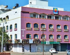 Khách sạn Raviteja (Adilabad, Ấn Độ)