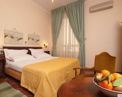 Hotel Toledo Suite (Naples, Italy)