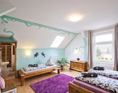 Koko talo/asunto Refreshingly Creative & Spacious Apartment Hochfilzen (Oderwitz, Saksa)