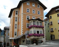 Khách sạn Hotel Alpino (Livinallongo del Col di Lana, Ý)