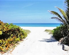 Cijela kuća/apartman Poshpadz Seaside Shangri Walk To The Beach-Great For Families, Huge Pool (Boca Raton, Sjedinjene Američke Države)