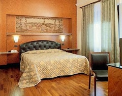 Khách sạn Hotel 77 (Tolentino, Ý)