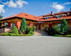 Khách sạn Nad Wartą (Uniejów, Ba Lan)