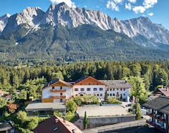 Khách sạn Romantik Alpenhotel Waxenstein (Grainau, Đức)