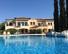 Casa/apartamento entero Apartamento de 2 dormitorios Theseus Village con posición envidiable en la piscina comunitaria (Koúklia, Chipre)