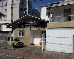 Otel Quitinete Balneario (Balneário Camboriú, Brezilya)