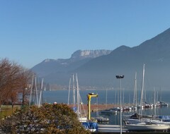 Hele huset/lejligheden Rare View On Lake Appartment Annecy In 2 Steps Lake, Beach, Old Town + Garage + Wifi (Annecy, Frankrig)