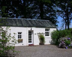 Hotel Clematis Cottage, With Views Down Loch Etive (Taynuilt, United Kingdom)