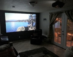 Entire House / Apartment Cozy Bird House W Big Screen! (Mount Hood, USA)
